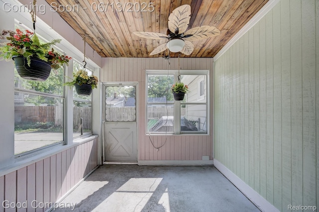 585 Roth Blvd, Clawson, MI 48017 - unfurnished sunroom featuring a ceiling fan