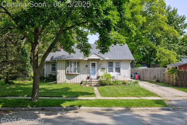 585 Roth Blvd, Clawson, MI 48017 - view of front facade with a shingled roof and concrete driveway