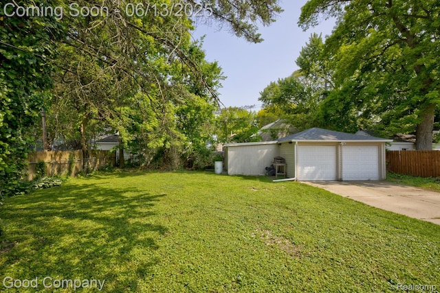 585 Roth Blvd, Clawson, MI 48017 - view of yard featuring a garage