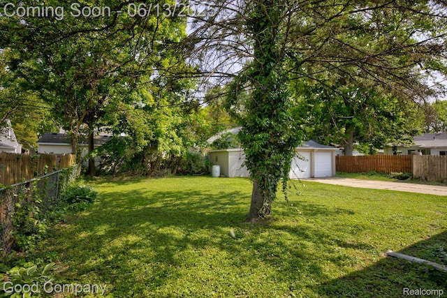 585 Roth Blvd, Clawson, MI 48017 - view of yard featuring an outdoor structure and concrete driveway