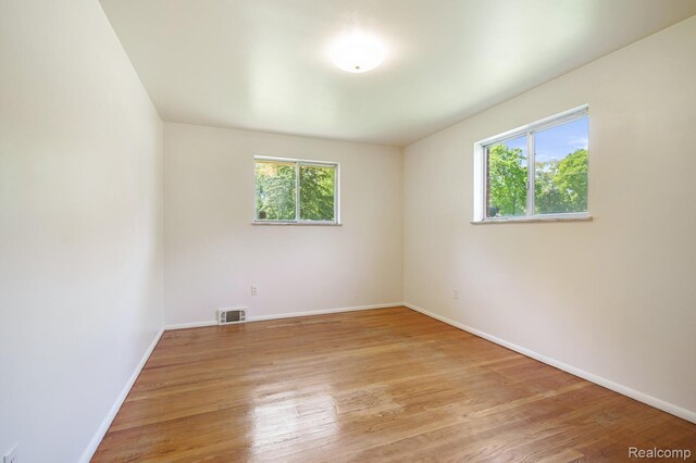 1312 N Bielby St, Waterford, MI 48328 - unfurnished room featuring baseboards and light wood-type flooring