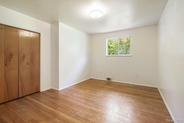 1312 N Bielby St, Waterford, MI 48328 - unfurnished bedroom with light wood-style flooring, baseboards, and a closet