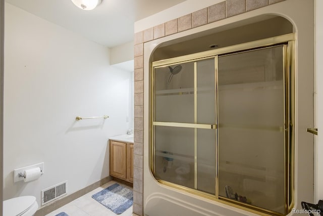 2475 S Ortonville Rd S, Ortonville, MI 48462 - full bath with vanity, toilet, tile patterned floors, baseboards, and enclosed tub / shower combo