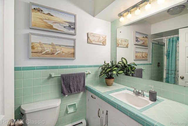 38 Meadowview Dr, Howell, MI 48843 - full bathroom with toilet, vanity, a shower with curtain, and tile walls