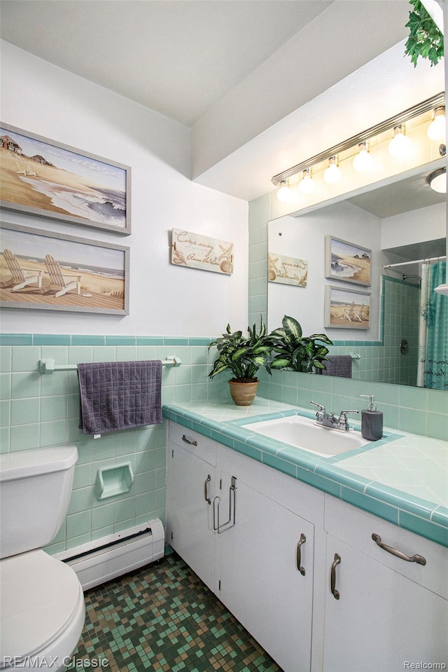 38 Meadowview Dr, Howell, MI 48843 - bathroom featuring baseboard heating, vanity, toilet, a shower with shower curtain, and tile walls