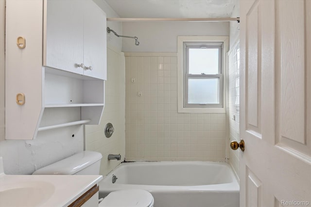 3417 Edgewood Dr, Ann Arbor, MI 48104 - bathroom featuring toilet, vanity, and washtub / shower combination