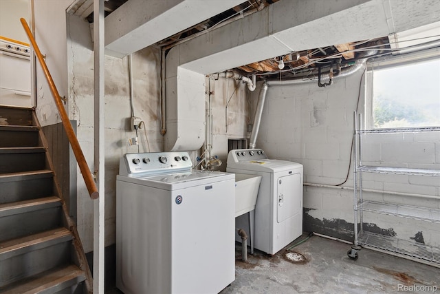 3417 Edgewood Dr, Ann Arbor, MI 48104 - laundry room featuring washer and dryer