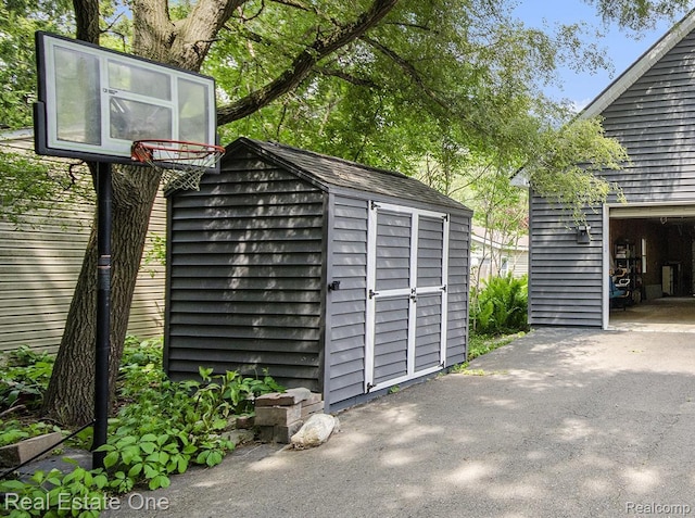 2400 Rolandale, West Bloomfield, MI 48324 - view of shed with a garage