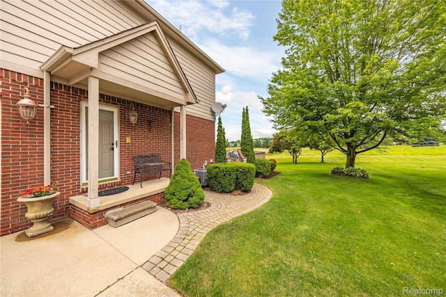 2401 Spyglass Dr, Oakland, MI 48363 - view of grassy yard
