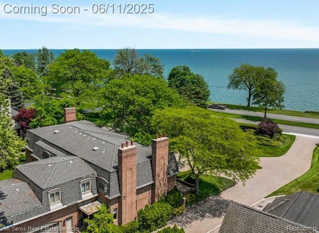 561 Lake Shore Rd, Grosse Pointe Shores, MI 48236 - bird's eye view of a nearby body of water