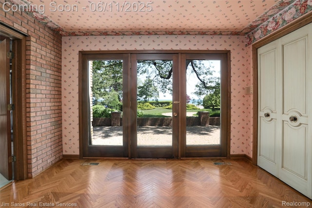 561 Lake Shore Rd, Grosse Pointe Shores, MI 48236