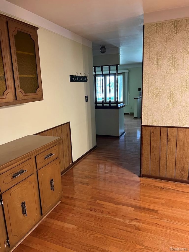 2763 Ranieri Dr, Troy, MI 48085 - corridor featuring light wood-style flooring