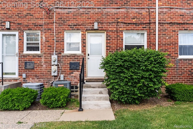 3344 Coolidge Hwy, Royal Oak, MI 48073 - property entrance featuring brick siding