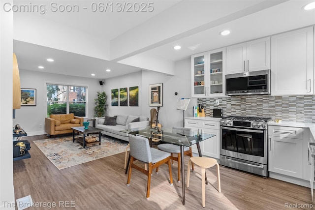3344 Coolidge Hwy, Royal Oak, MI 48073 - living room with light wood-style flooring and recessed lighting