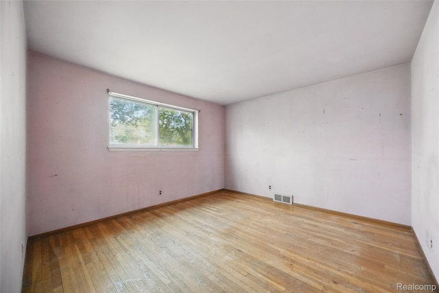 13332 Masonic Blvd, Warren, MI 48088 - spare room featuring light wood-style flooring and baseboards