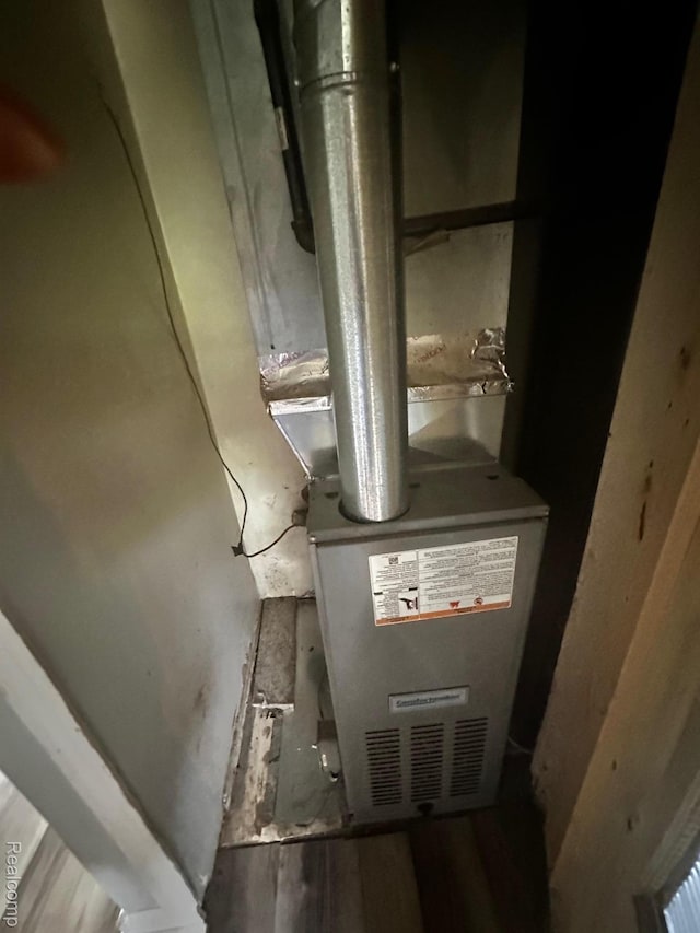 811 Robinwood St, Pontiac, MI 48340 - view of utility room