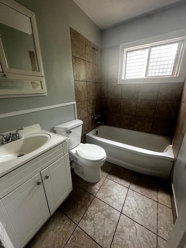 811 Robinwood St, Pontiac, MI 48340 - full bath with vanity, toilet, washtub / shower combination, and tile patterned flooring