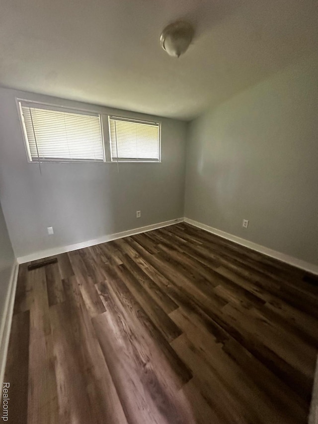 811 Robinwood St, Pontiac, MI 48340 - empty room featuring dark wood-type flooring and baseboards