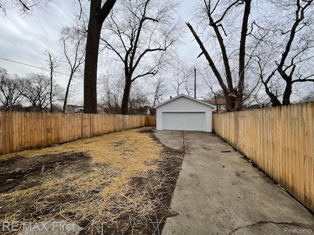 491 Marlborough St, Detroit, MI 48215 - view of yard with an outdoor structure, a garage, and driveway