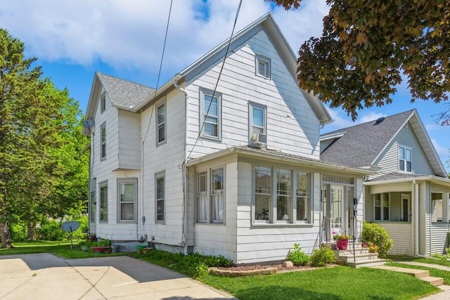 927 Harrison Ave, Saint Joseph, MI 49085 - traditional home with a shingled roof and a front lawn