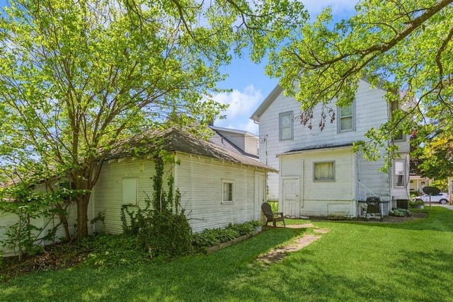 927 Harrison Ave, Saint Joseph, MI 49085 - back of property featuring a lawn