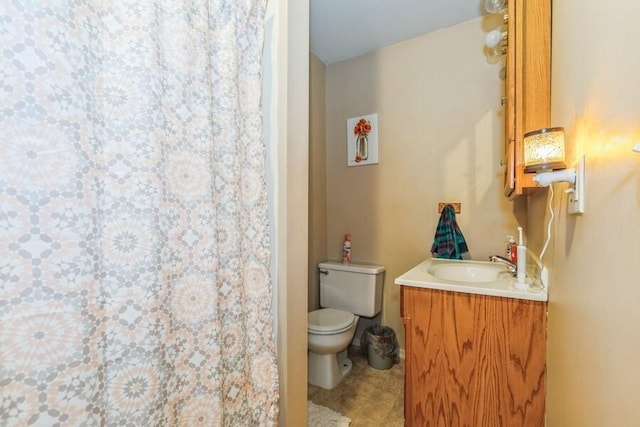 927 Harrison Ave, Saint Joseph, MI 49085 - full bathroom featuring vanity, toilet, and a shower with shower curtain
