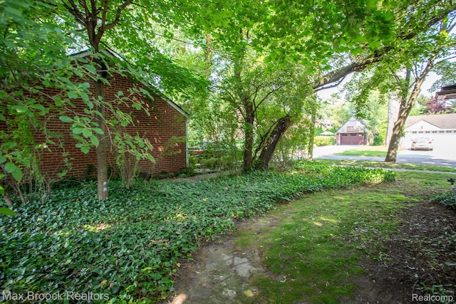 8019 Concord Rd, Huntington Woods, MI 48070 - view of yard