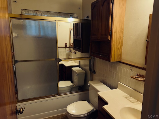 315 S Hanlon St, Westland, MI 48186 - full bath featuring decorative backsplash, toilet, bath / shower combo with glass door, and vanity