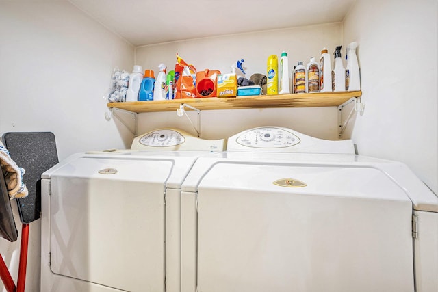5700 Dexter Townhall Rd, Dexter, MI 48130 - laundry area featuring independent washer and dryer