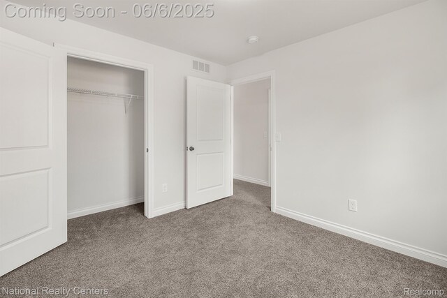 11801 Hines Place Dr, Livonia, MI 48150 - unfurnished bedroom featuring carpet flooring, baseboards, and a closet