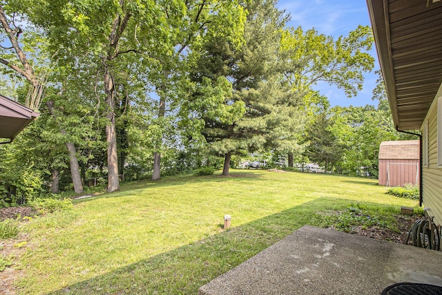 130 Woodway Ave, Battle Creek, MI 49014 - view of green lawn with view of wooded area