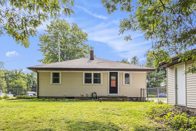 130 Woodway Ave, Battle Creek, MI 49014 - view of front of home with a chimney and roof with shingles