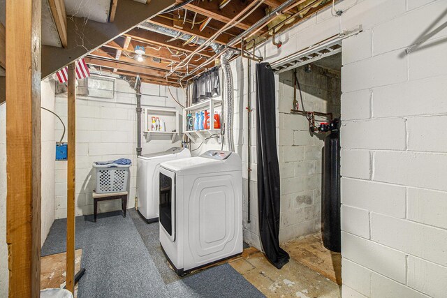 130 Woodway Ave, Battle Creek, MI 49014 - laundry area with independent washer and dryer