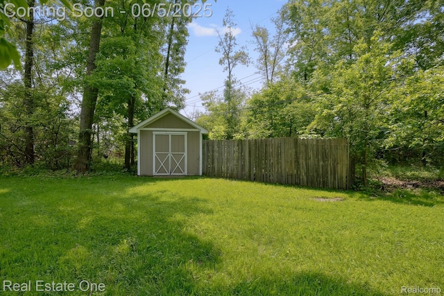8921 Lake Rd, Grosse Ile, MI 48138 - view of yard