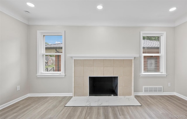 19215 Winthrop St, Dearborn, MI 48235 - unfurnished living room with wood finished floors, baseboards, plenty of natural light, and recessed lighting