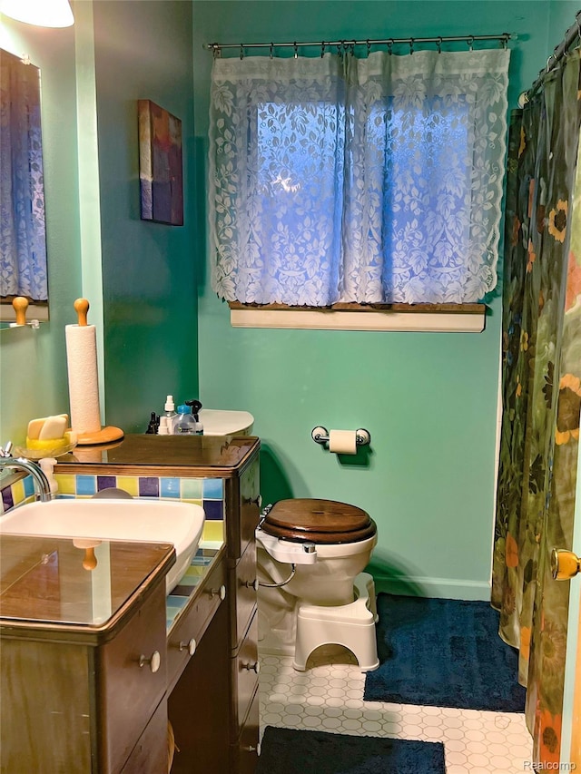 21710 Parklawn St, Oak Park, MI 48237 - bathroom featuring vanity and toilet