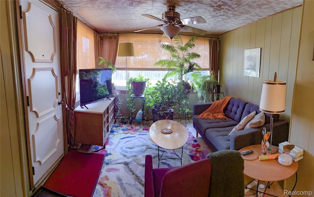 21710 Parklawn St, Oak Park, MI 48237 - living area with a ceiling fan