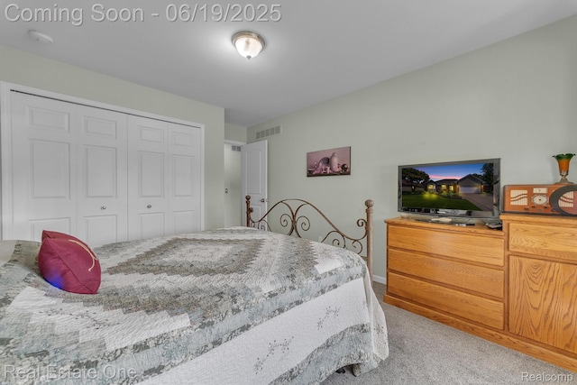 15719 Greenview, Fraser, MI 48026 - bedroom featuring a closet and carpet