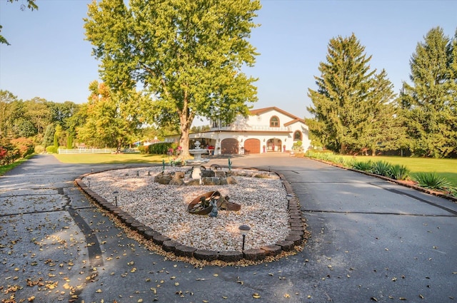 5379 N Irish Rd, Davison, MI 48423 - view of front of home with curved driveway