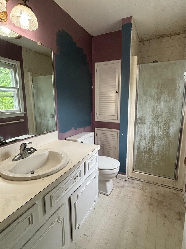 1965 E Kimmel Rd, Jackson, MI 49201 - full bath featuring toilet, vanity, and a stall shower