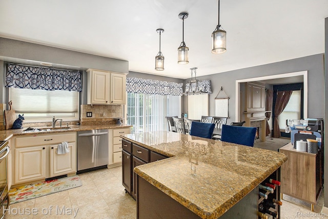 47951 Picadilly Ct, Canton, MI 48187 - kitchen featuring stainless steel appliances, cream cabinets, a sink, a kitchen island, and tasteful backsplash