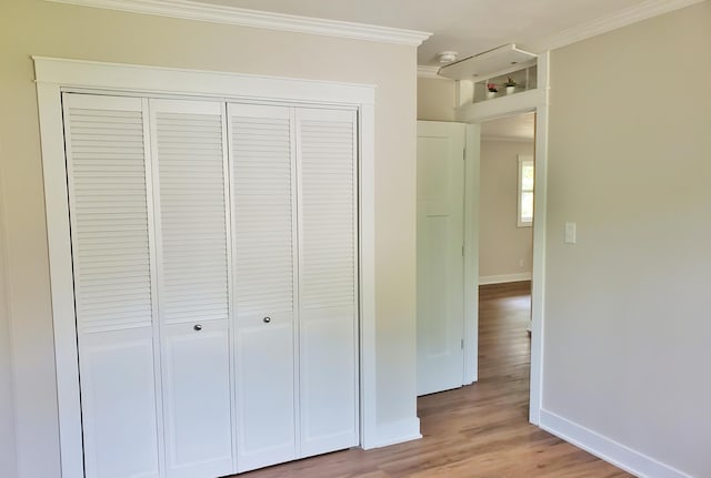 121 S Marshall St, New Buffalo, MI 49117 - detailed view of ornamental molding, baseboards, and wood finished floors