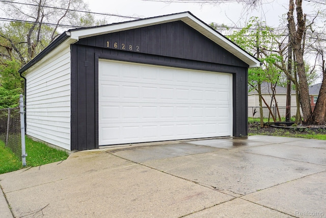 16282 Evergreen Ave, Eastpointe, MI 48021 - view of detached garage