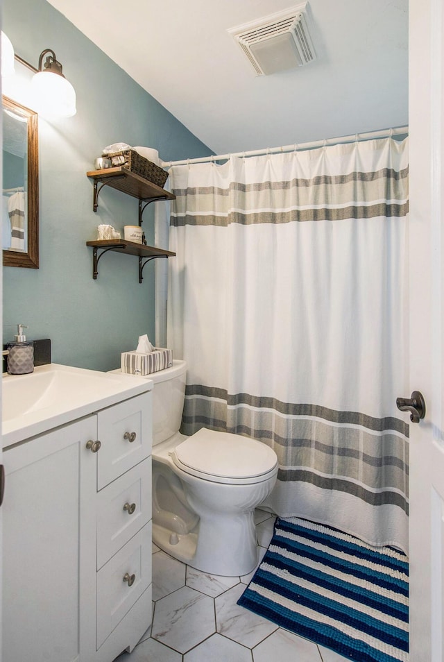 2845 Pittsfield Blvd, Ann Arbor, MI 48104 - full bathroom with toilet, vanity, and a shower with curtain
