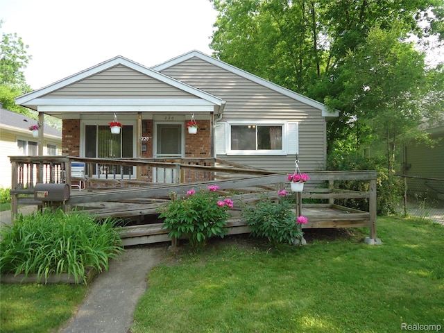 220 W Yale Ave, Pontiac, MI 48340 - view of front of home featuring brick siding and a porch