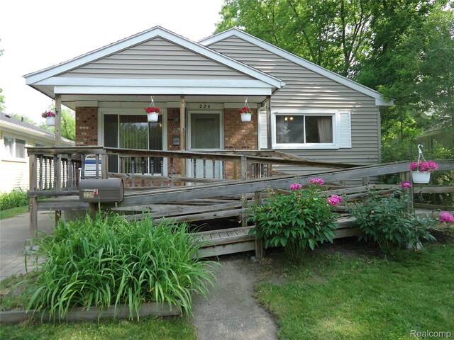 220 W Yale Ave, Pontiac, MI 48340 - view of front of property with brick siding and covered porch