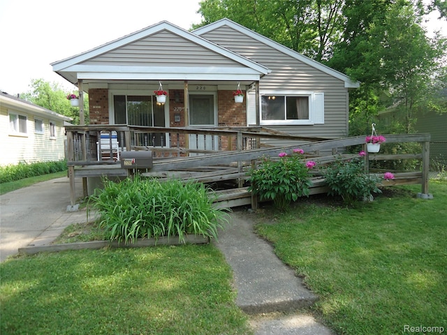 220 W Yale Ave, Pontiac, MI 48340 - view of front of property with brick siding, a front lawn, and covered porch