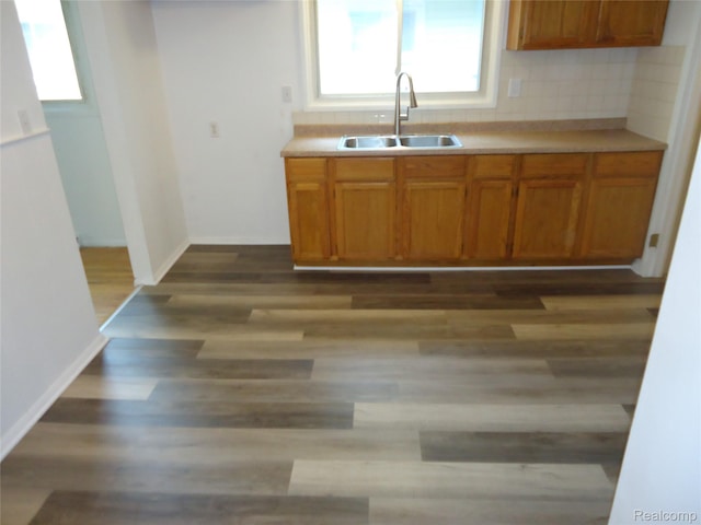 220 W Yale Ave, Pontiac, MI 48340 - kitchen featuring a sink, tasteful backsplash, brown cabinets, and wood finished floors