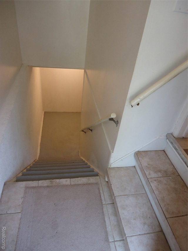 220 W Yale Ave, Pontiac, MI 48340 - view of stairway