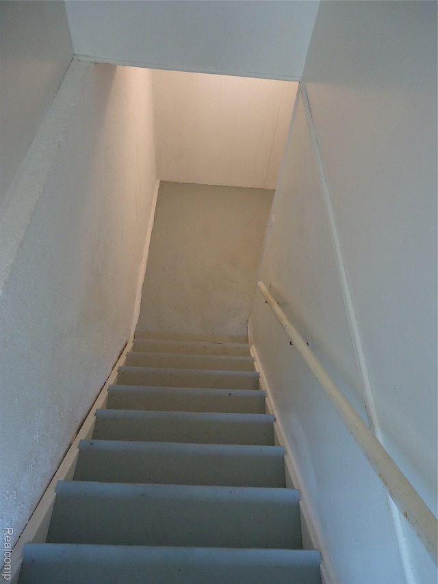 220 W Yale Ave, Pontiac, MI 48340 - view of staircase
